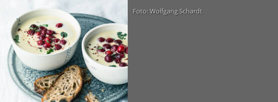 Rezeptbild für "Bergkäsesuppe mit Balsamico-Cranberrys"