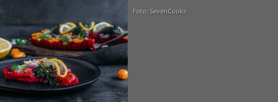 Rezeptbild für "Bunte Polenta-Tarte mit Tomaten und Spinat"