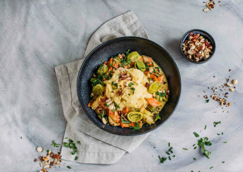 Buntes Lauch-Karotten-Gemüse mit Kartoffelpüree aus dem Corona-Kochplan.