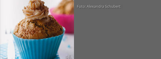 Rezeptbild für "Cappuccino-Muffins mit Mandelsahnehäubchen"