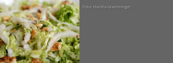 Rezeptbild für "Chinakohlsalat in Walnussdressing"