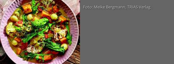 Rezeptbild für "Curry von Süßkartoffel mit Stängelkohl, Blumenkohl und Macadamianuss"