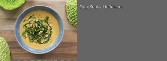 Rezeptbild für "Cremige Wirsing-Erdnuss-Suppe"