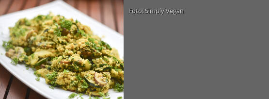 Rezeptbild für "Curry-Couscous mit Zucchini und Champignons"