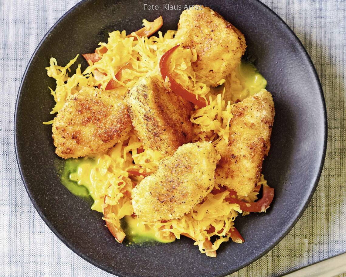 Curry-Sauerkraut mit Kokos-Hähnchen-Nuggets