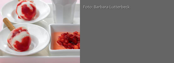 Rezeptbild für "Erdbeereis am Stiel mit Holunderblütenmilch"