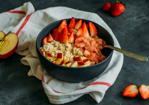 erdbeer rhabarber porridge