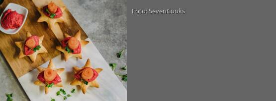 Rezeptbild für "Blätterteigsterne mit Roter-Bete-Creme und Lachs"