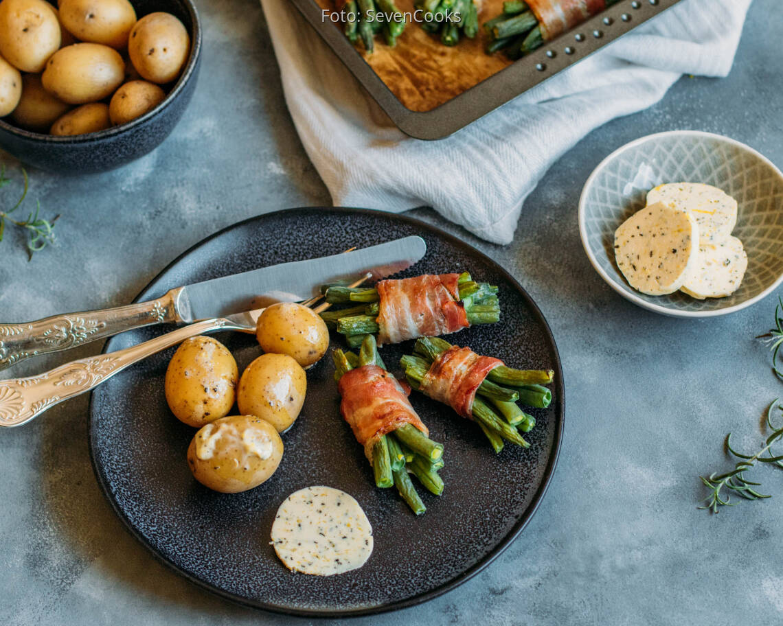 Flexitarisches Rezept: Bohnen im Speckmantel mit Drillingen 3