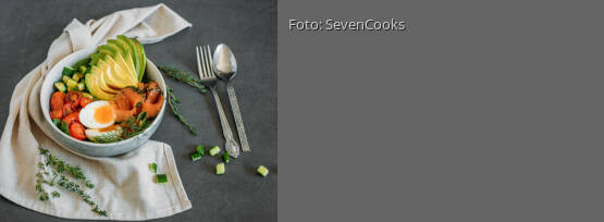 Rezeptbild für "Bowl mit Lachs und Avocado"