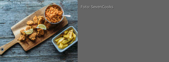 Rezeptbild für "Chicken-Nuggets mit Kartoffelecken und Karottensalat"