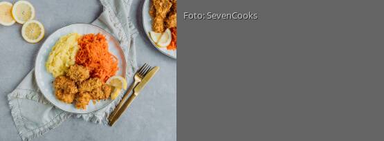 Rezeptbild für "Chicken Nuggets mit Kartoffelstampf und Karottensalat"
