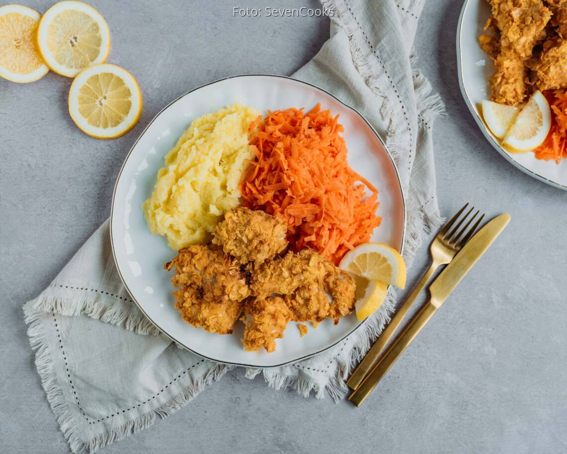 Flexitarisches Rezept: Chicken Nuggets mit Kartoffelstampf und karottensalat