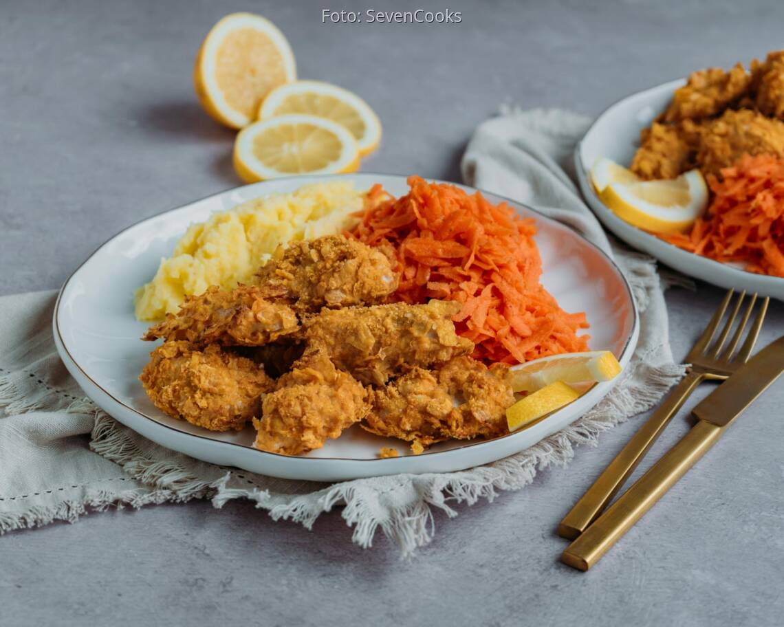 Flexitarisches Rezept: Chicken Nuggets mit Kartoffelstampf und karottensalat