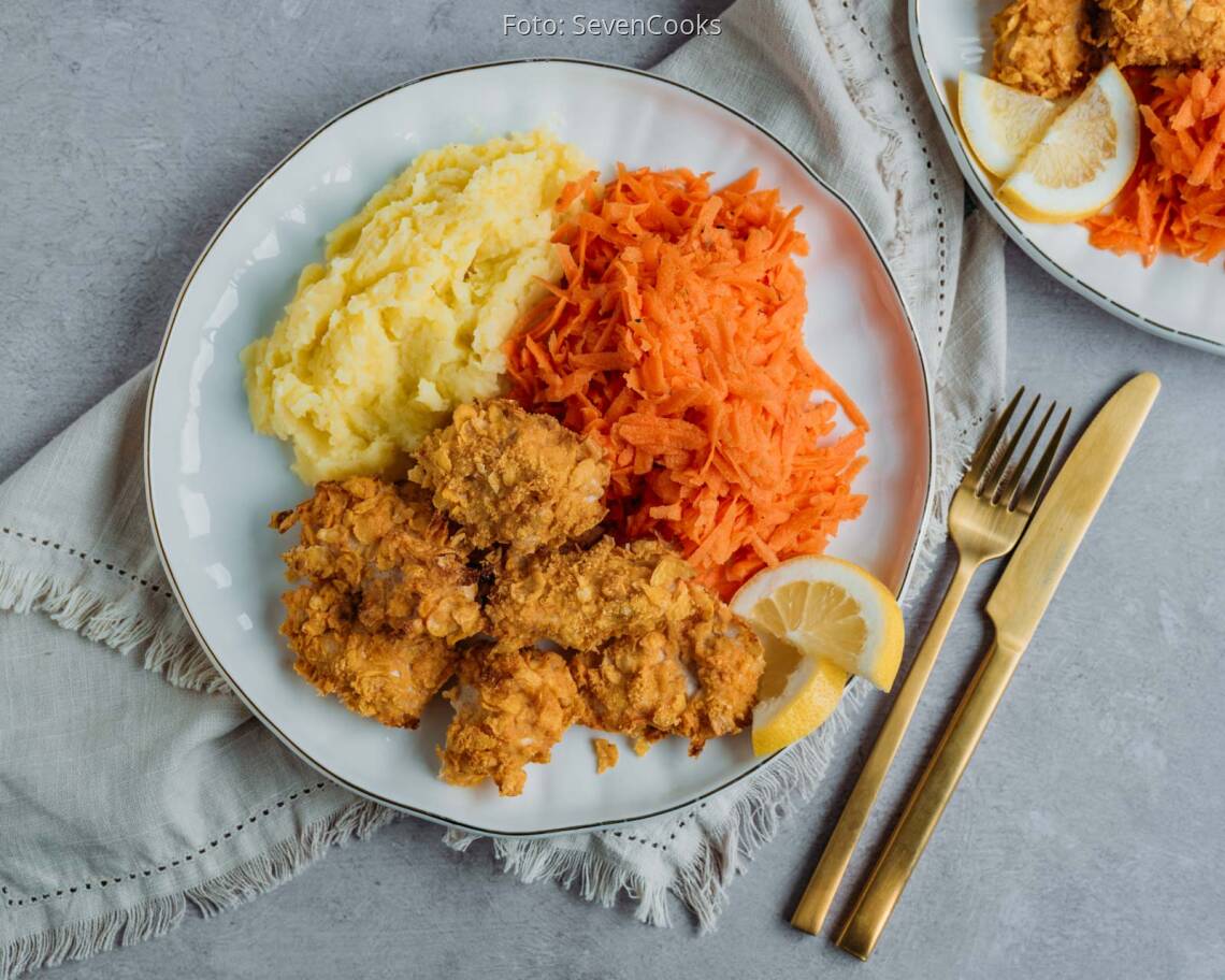 Flexitarisches Rezept: Chicken Nuggets mit Kartoffelstampf und karottensalat