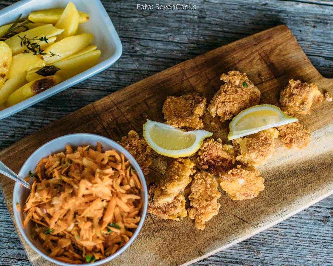 Flexitarisches Rezept: Chicken-Nuggets mit Kartoffelecken und Karottensalat_3