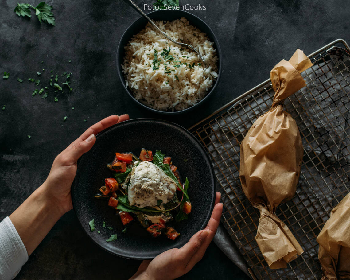 Flexitarisches Rezept: Cremiges Tomaten-Fisch-Papilotte mit Reis 1