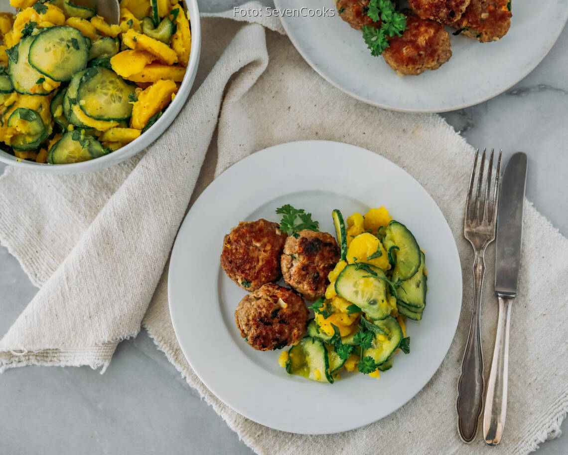 Flexitarisches Rezept: Fleischküchle mit Kartoffel-Gurken-Salat 1