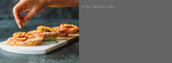Rezeptbild für "Fruchtige Nektarinen-Bruschetta mit Parmaschinken"