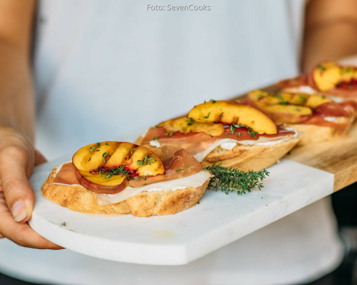 Flexitarisches Rezept: Fruchtige Nektarinen Bruschetta mit Parmaschinken 2