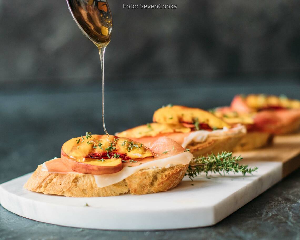 Flexitarisches Rezept: Fruchtige Nektarinen Bruschetta mit Parmaschinken 3
