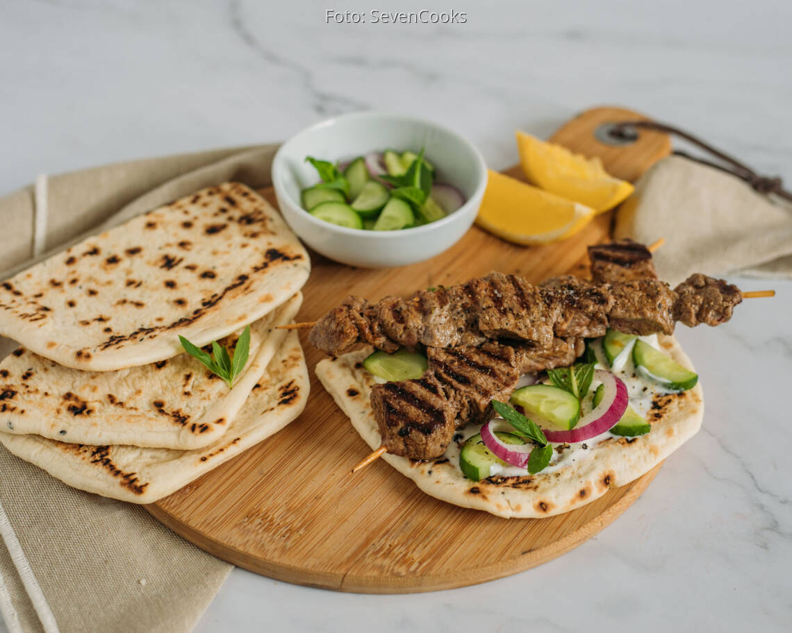 Flexitarisches Rezept: Gegrillte Rinderspieße im Pitabrot 2