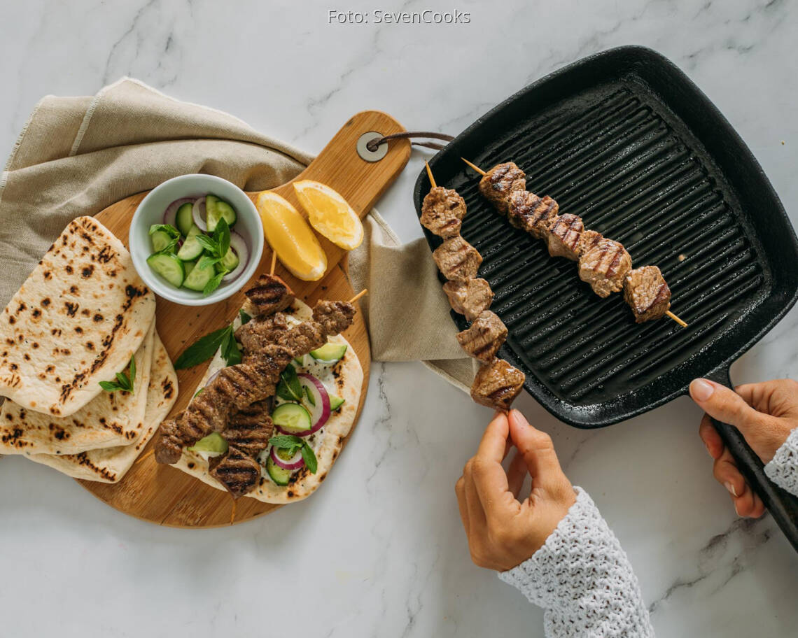 Flexitarisches Rezept: Gegrillte Rinderspieße im Pitabrot 3