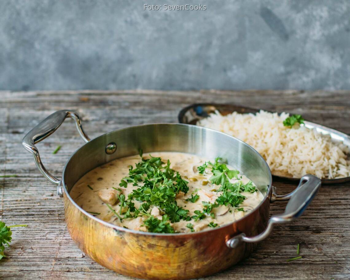 Flexitarisches Rezept: Hähnchengeschnetzeltes mit Erbsen und Reis_2