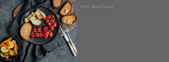 Rezeptbild für "Kabeljau aus dem Ofen mit Gemüse und Röstbrot"