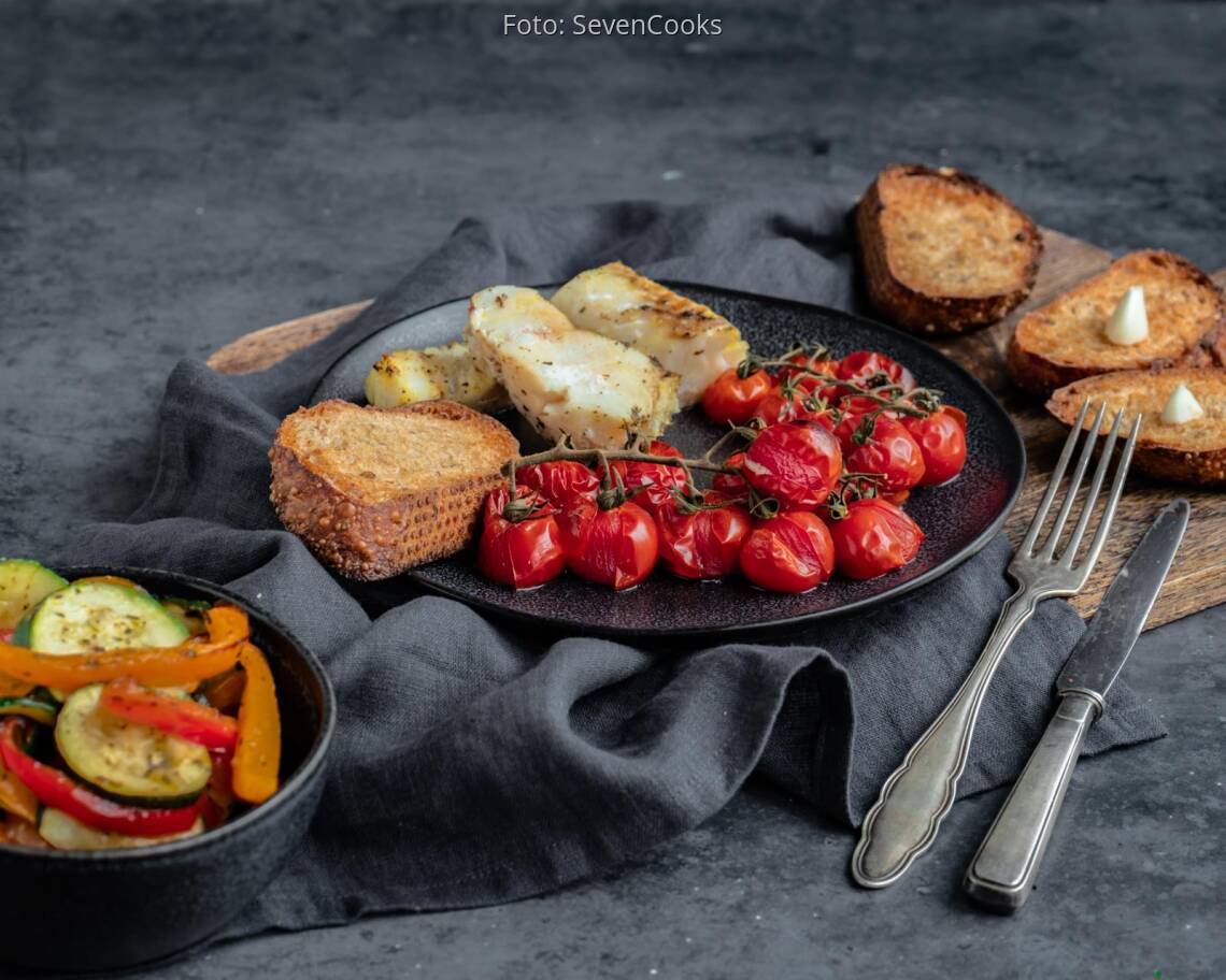 Flexitarisches Rezept: Kabeljau aus dem Ofen mit Gemuese und Roestbrot 2