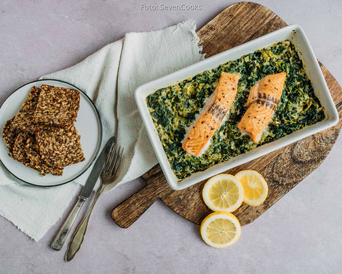 Flexitarisches Rezept: Lachs auf Spinatbett