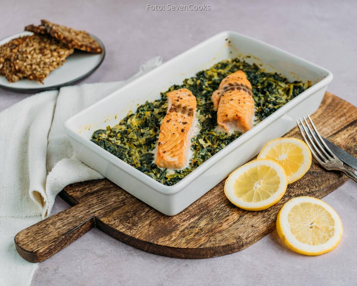 Flexitarisches Rezept: Lachs auf Spinatbett