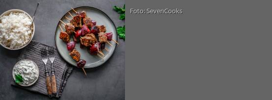 Rezeptbild für "Lamm-Spieße mit Joghurt-Dip und Reis"