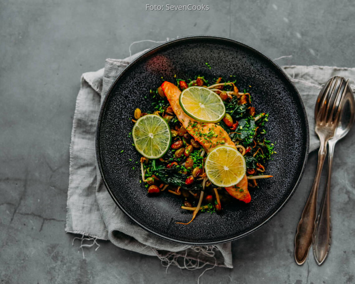 Flexitarisches Rezept: Miso-Limetten-Lachs mit Edamame 2