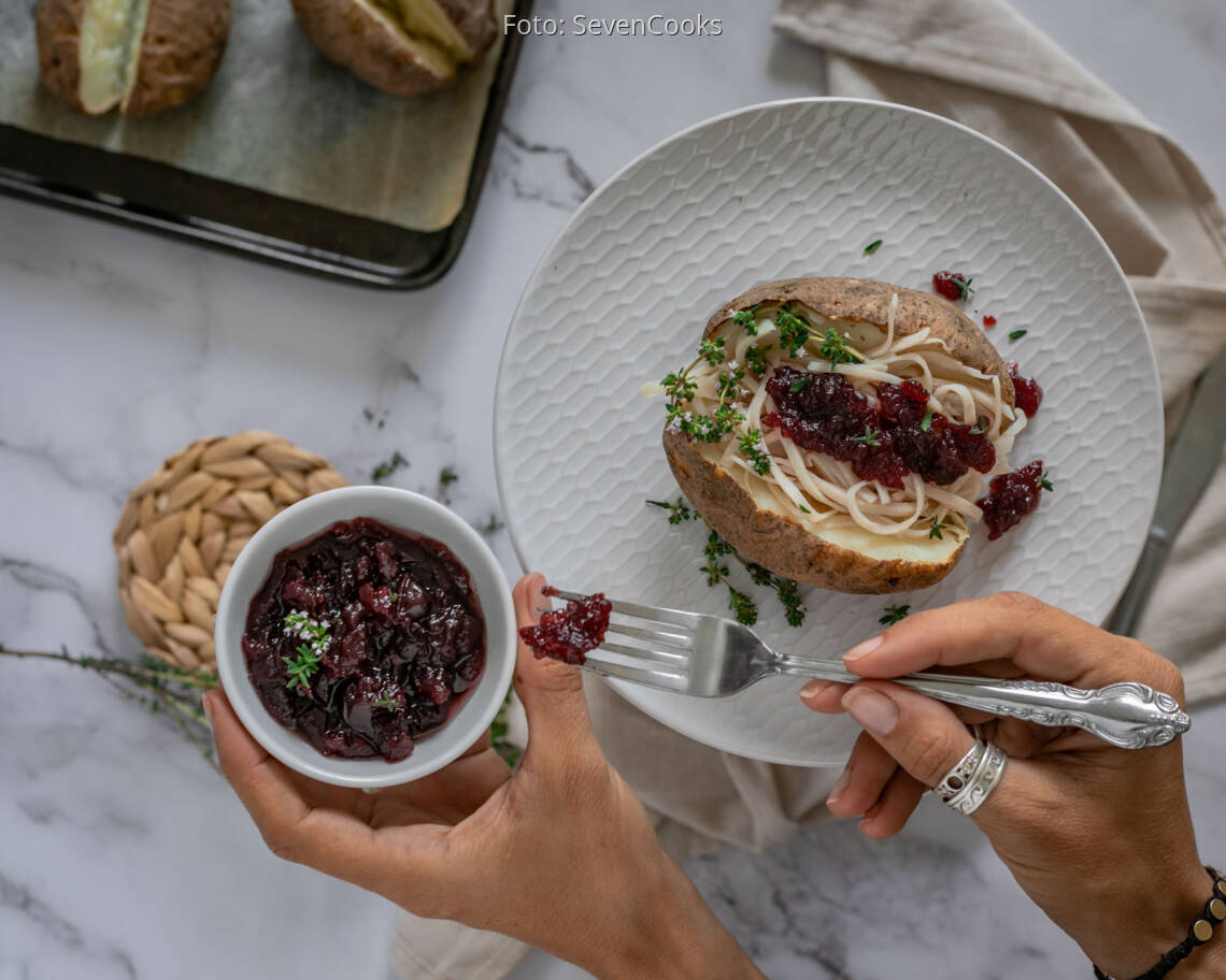 Flexitarisches Rezept: Ofenkartoffel mit Truthahn, Cranberry und Thymian 2