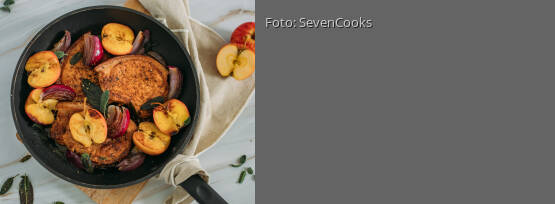 Rezeptbild für "One Pan Schweinekoteletts mit gebratenen Äpfeln"