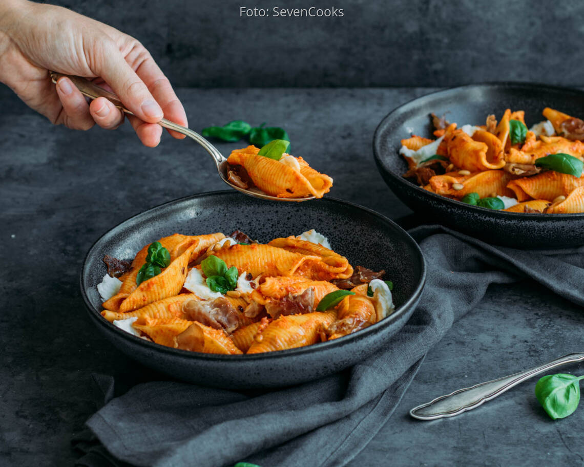 Flexitarisches Rezept: Parma-Rosso-Pasta mit Burrata 3