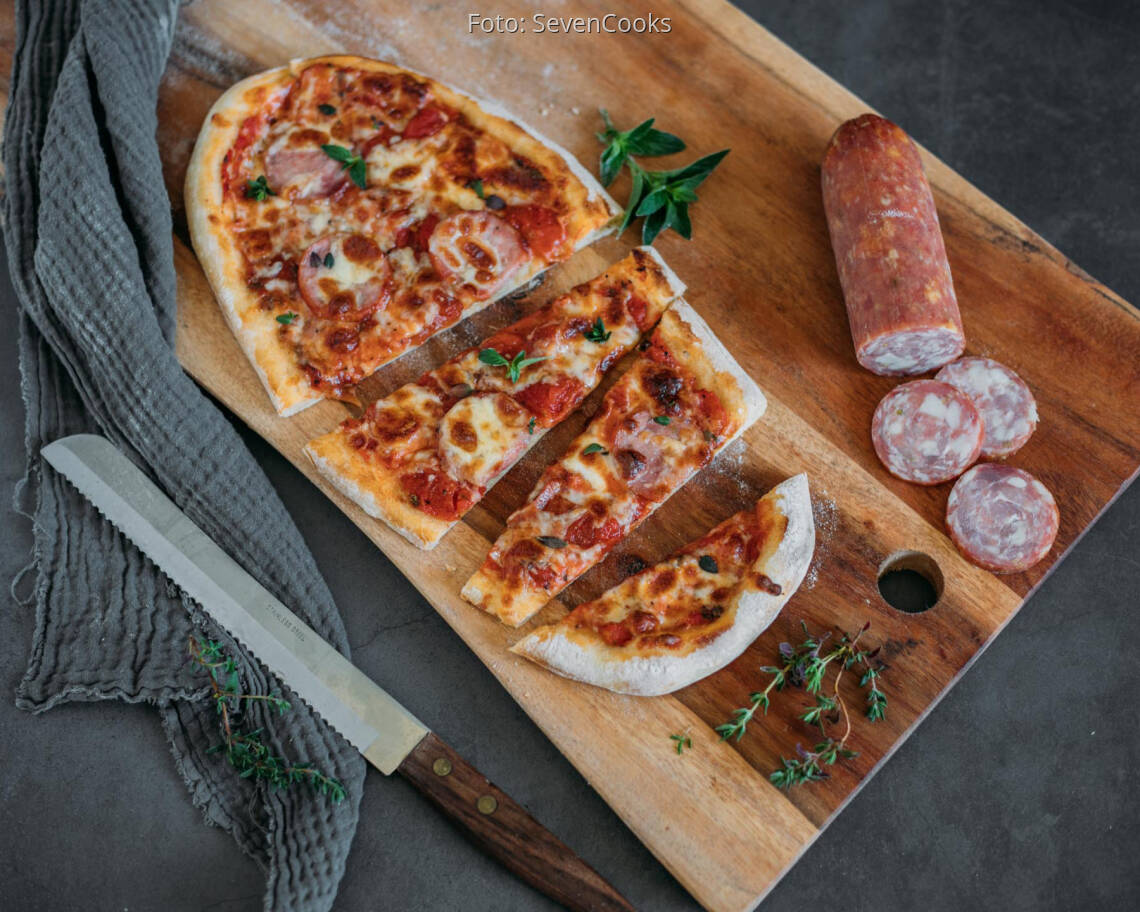 Flexitarisches Rezept: Pinsa mit Salami 1