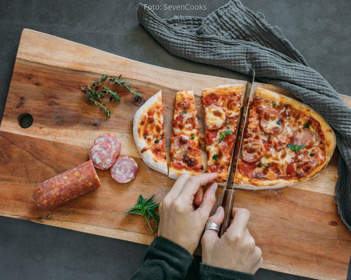 Flexitarisches Rezept: Pinsa mit Salami 2