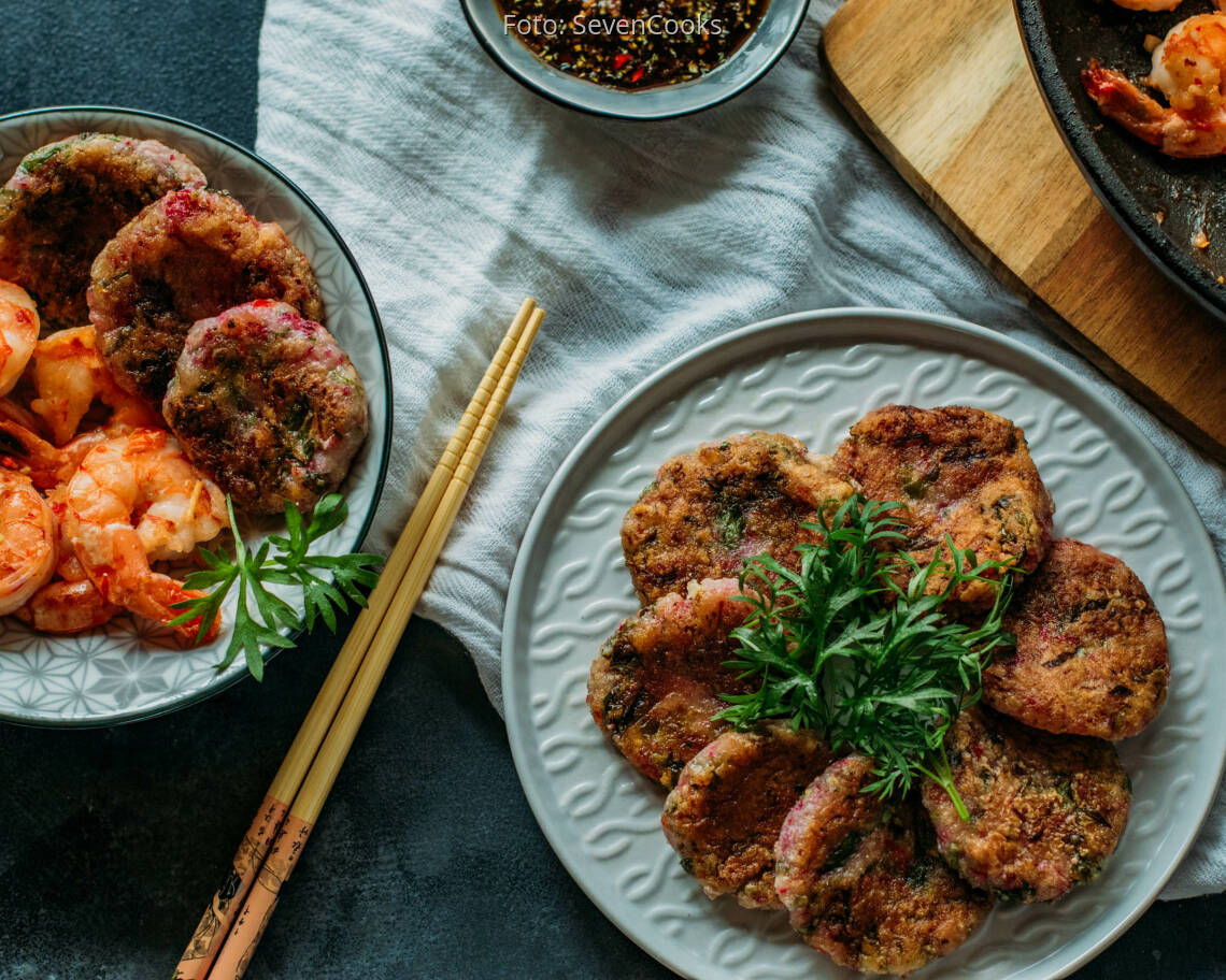 Flexitarisches Rezept: Rettich-Bratlinge mit Garnelen und Dip 1
