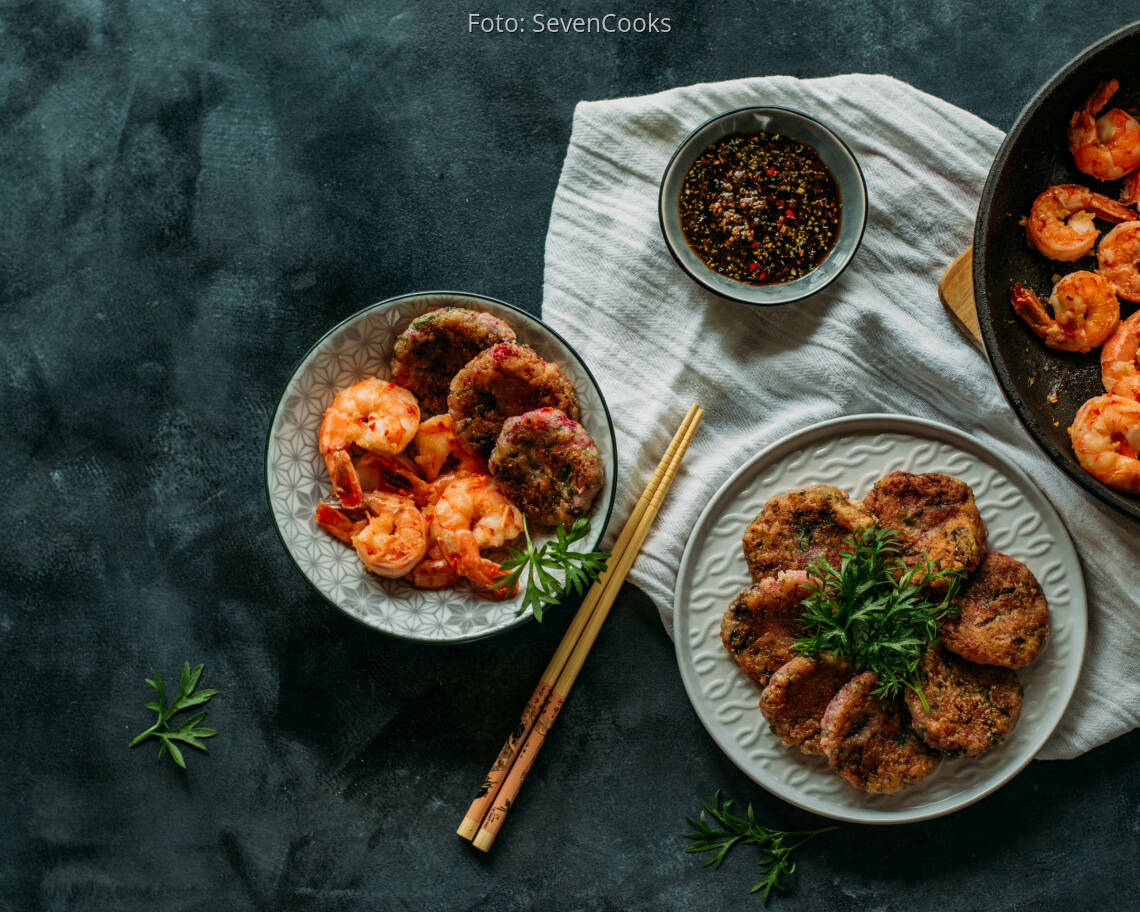 Flexitarisches Rezept: Rettich-Bratlinge mit Garnelen und Dip 2