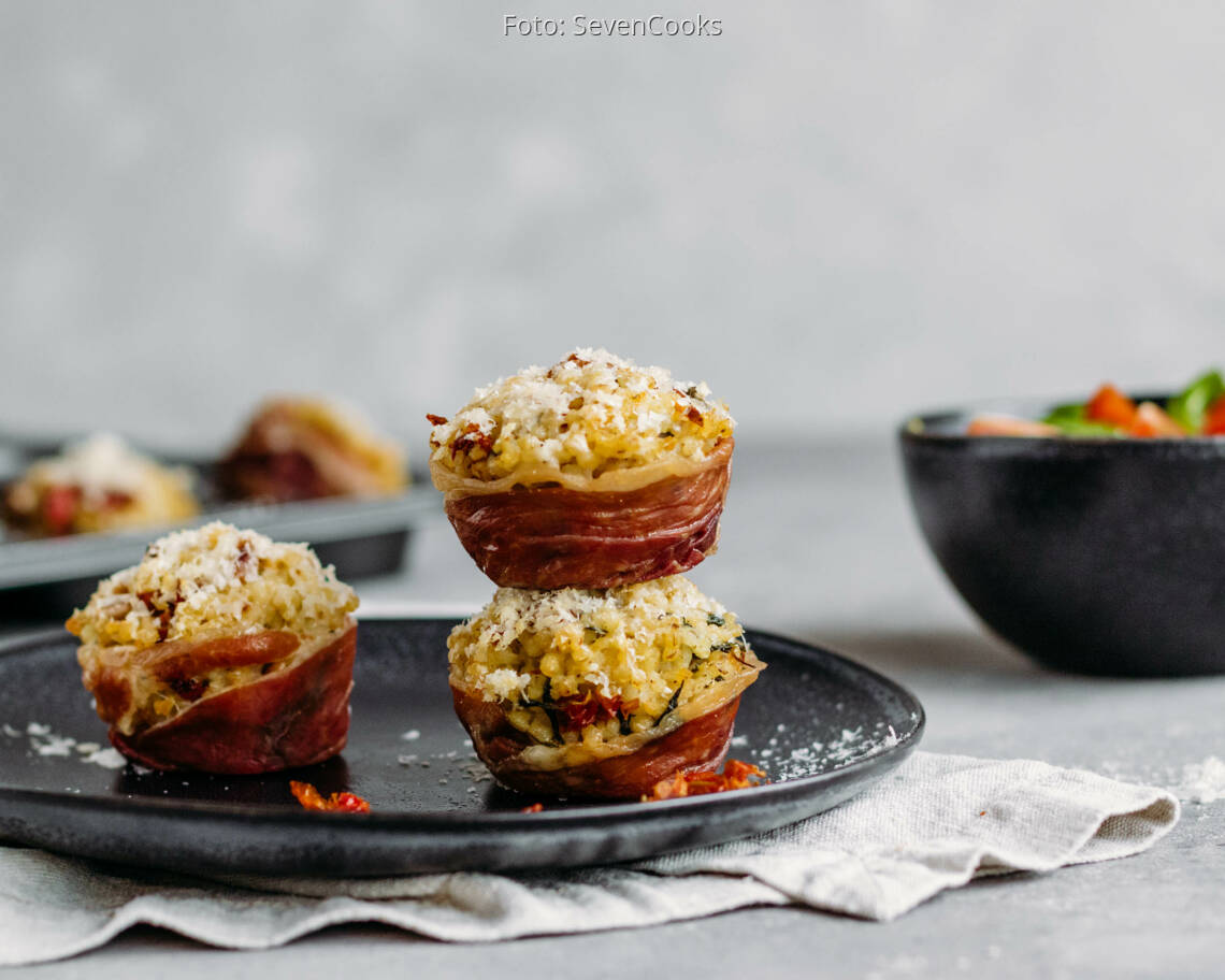 Flexitarisches Rezept: Risotto-Muffins mit Parmaschinken und Spinatsalat 1