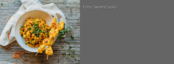 Rezeptbild für "Rote Linsen Curry mit Hähnchenspießen"
