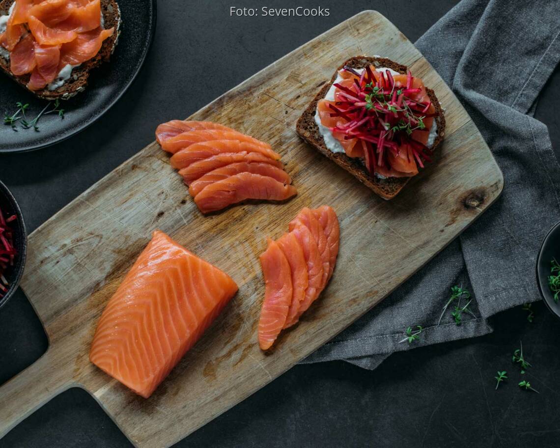 Flexitarisches Rezept: Räucherlachs mit Rote-Bete-Apfel-Salat 2