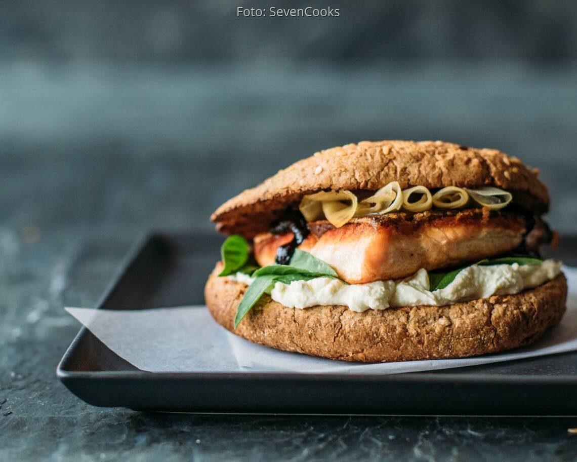 Flexitarisches Rezept: Salmon-Thai-Burger mit Wasabicreme 2