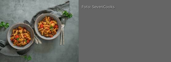 Rezeptbild für "Schnelle One-Pan-Pasta mit buntem Gemüse und Hackfleisch"
