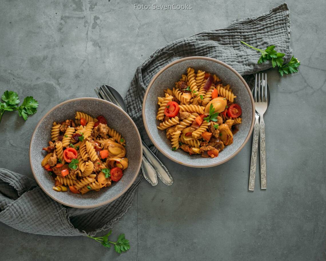 Flexitarisches Rezept: Schnelle One-Pan mit buntem Gemüse und Hackfleisch 1