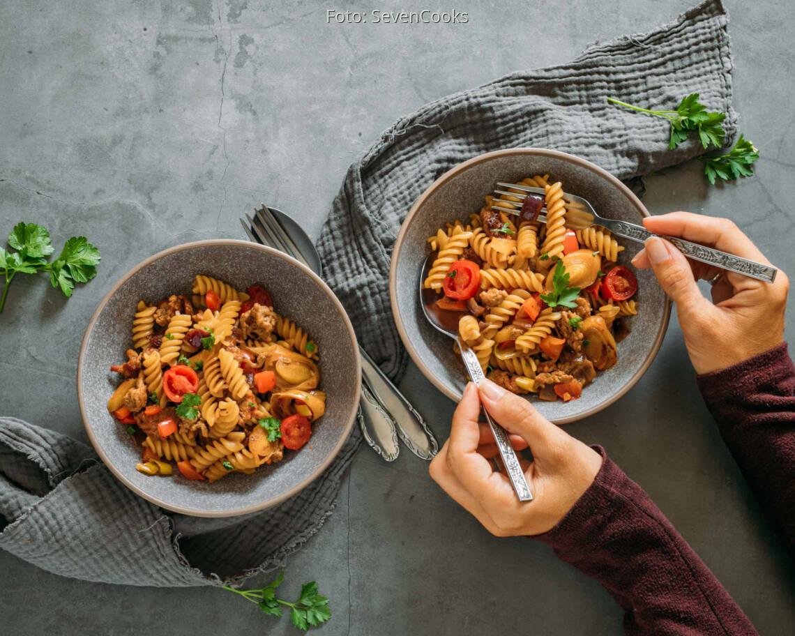 Flexitarisches Rezept: Schnelle One-Pan mit buntem Gemüse und Hackfleisch 2