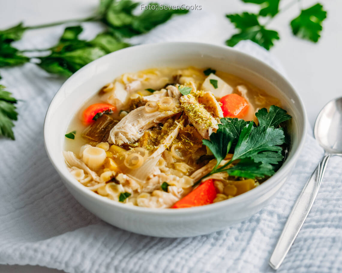 Flexitarisches Rezept: Selfmade Hühnersuppe mit Zitronengras 3
