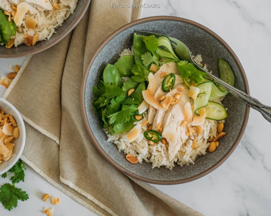 Flexitarisches Rezept: Sommerlicher Kokosreissalat mit Hühnchen